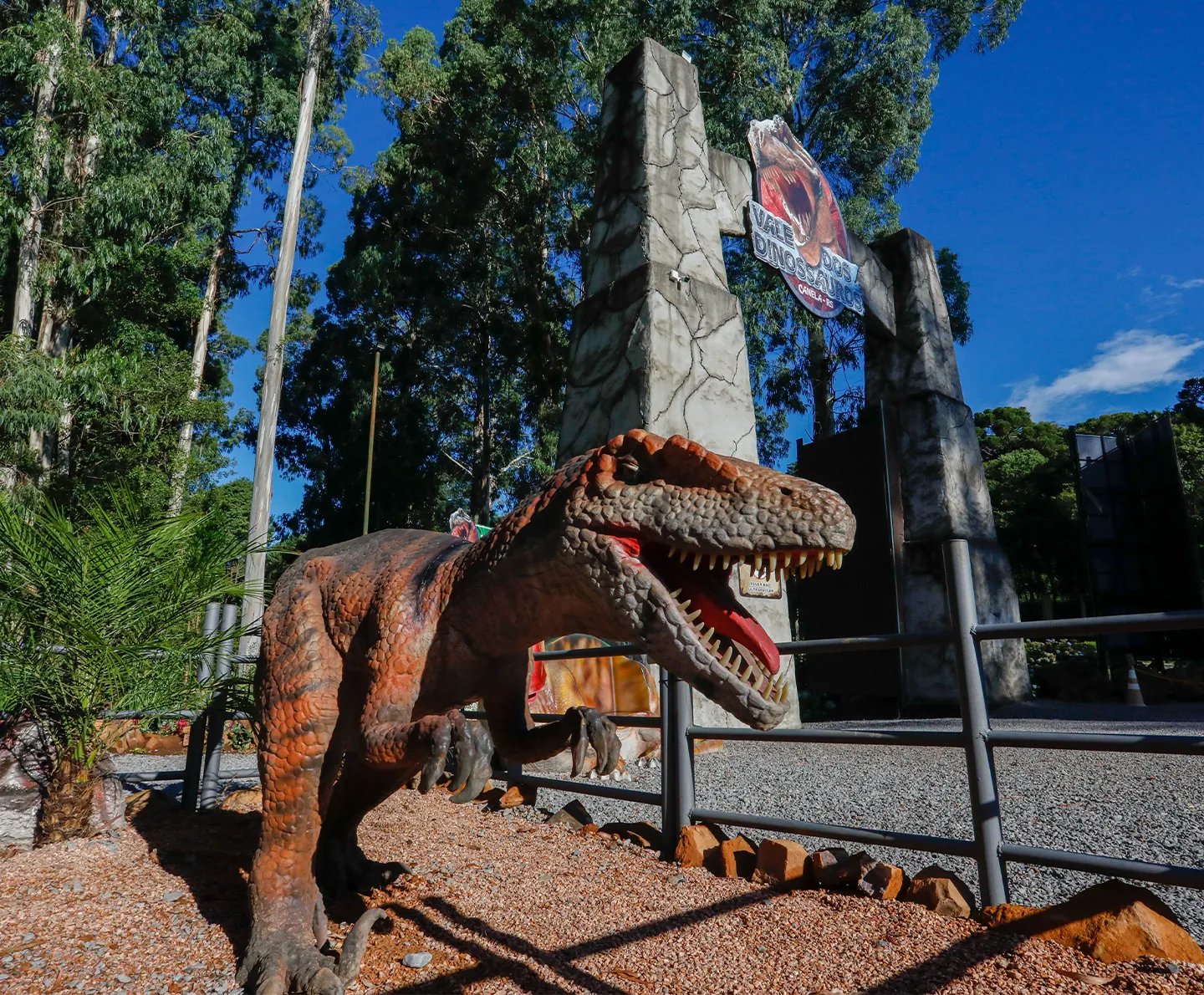A diversão começa aqui! Bem-vindo ao Vale dos Dinossauros.