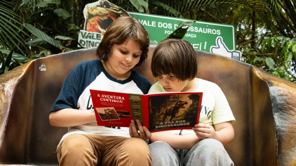Complexo Dreams, em Foz, vai presentear crianças com livro sobre dinossauros